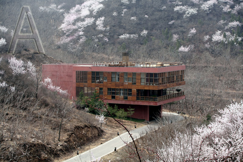 Commune by the Great Wall - Cantilever House
