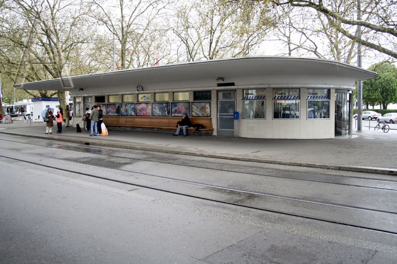 Tramhaltestelle / Streetcar Stop